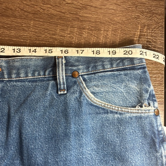 Men’s Pre Owned 42x34 Wrangler Cowboy Cut Blue Jeans - Picture 6 of 12